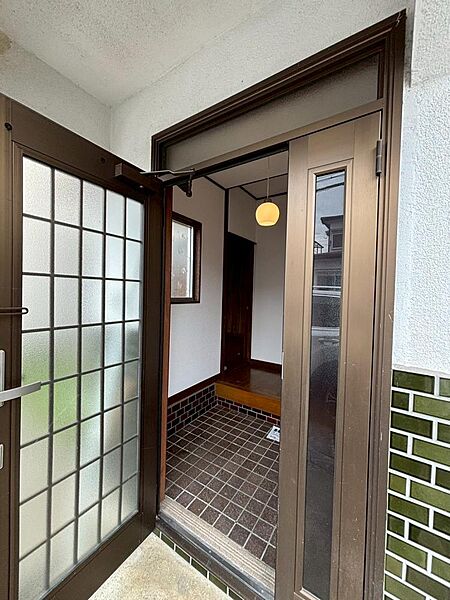 玄関を拡大表示