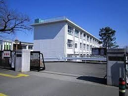 座間中学校 1570m