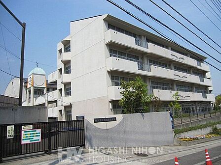 横浜市立南山田小学校 徒歩4分。「ともだちいっぱい かがやくこ」を学校教育目標に掲げ、豊かに賢く逞しい子どもを育てます! 350m