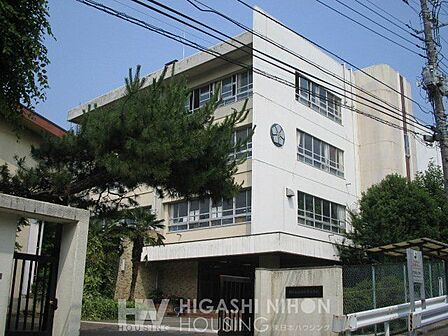 川崎市立西有馬小学校 徒歩12分。●「やさしさいっぱい 夢いっぱい 笑顔の花咲く西有馬」。愛と力と笑顔が輝く子どもの育成を目指し、保護者・地域と共に子どもたちを育みます● 900m