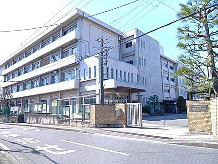 長岡京市立長岡第二中学校 1180m