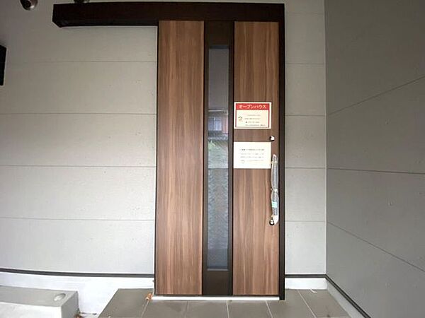 玄関を拡大表示