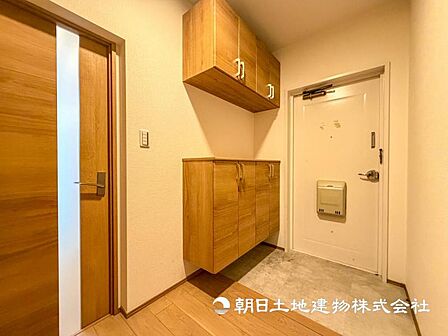 【玄関】玄関開けて真っすぐ進めば大切な家族が待っています。