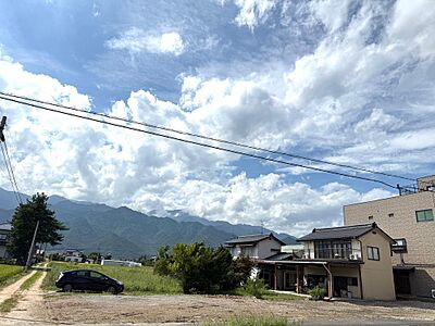 外観:東側道路から撮影 外観:東側道路から撮影