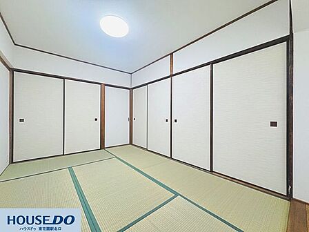 ゆったりとした空間が魅力の畳部屋です☆座卓を置いて家族団らんの場にしたり、お子様の遊ぶスペースにしたりと多様に活躍します!