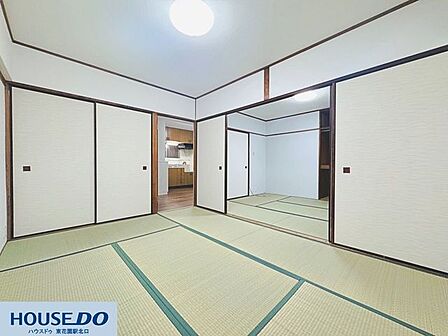 お部屋同士がつながる開放的な和室の続き間です!襖を開放すれば大空間として使え、キッチンへの移動もスムーズで生活動線も快適☆