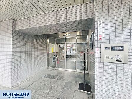 防犯カメラとオートロックを完備した安心のエントランス!部外者の侵入を防ぎ、防犯面にも配慮された安全な暮らしをサポートします!