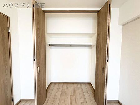 衣類から小物までしっかり収まる便利な収納スペース