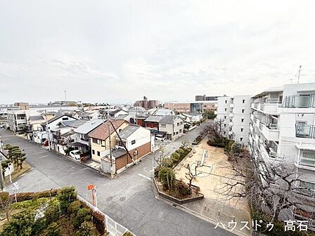 広がりのある眺望で、心地よい時間を過ごせる住まいです。