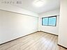 洋室：おしゃれなアクセントクロスが魅力の快適なお部屋
