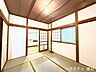 和室：6畳和室自然光が広がる、木の温もりあふれる落ち着いたお部屋