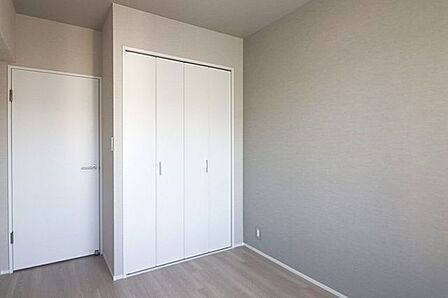 全居室にクローゼットがあります♪家具を最小限にしてお部屋を広くすっきりとお使いいただけます。