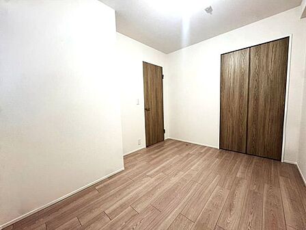 全居室にクローゼットがあります♪家具を最小限にしてお部屋を広くすっきりとお使いいただけます。