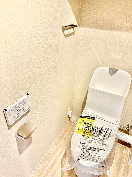 清潔感と機能性を兼ね備えたトイレで毎日ストレスなく過ごせそうです。