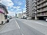 外観：前面道路含む現地写真