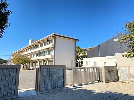 大分市立舞鶴小学校 700m