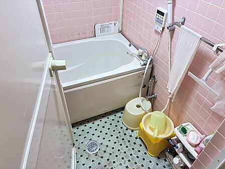 お風呂はガス給湯器で沸かすタイプです。
