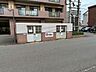 その他：ゴミ捨て場です。エントランス近くにあるので出勤時のついでにゴミ出しが出来ますね。