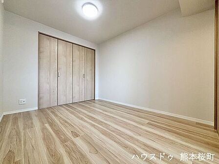 ■5.5帖洋室■心からリラックスできる静けさ、上質な眠りで、毎日をリセットします。明日への活力を養う空間です。