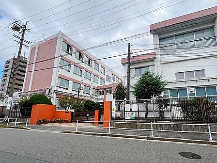港西小学校 460m