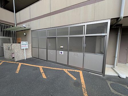 敷地内に綺麗に管理された専用ゴミ置き場を設置。