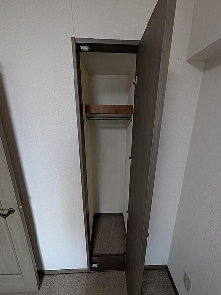 西側洋室クローゼット。