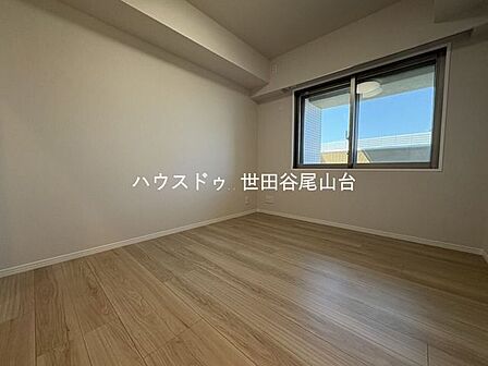 約5.7帖の洋室1はWIC付き。衣類や季節用品をすっきり収納でき、主寝室としても快適にお使いいただけます。