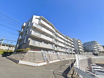 外観:バルコニー側前面棟がなくひな壇となっております為、日当たり通風良好です♪小田急多摩線「栗平」駅徒歩1分の好立地!お買い物施設も徒歩圏内です! 外観:バルコニー側前面棟がなくひな壇となっております為、日当たり通風良好です♪小田急多摩線「栗平」駅徒歩1分の好立地!お買い物施設も徒歩圏内です!