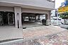 駐車場：駐車場の出入口