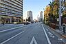 その他：敷地北東側の前面道路(南東側から)