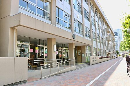 中央区立月島第一小学校(479m)