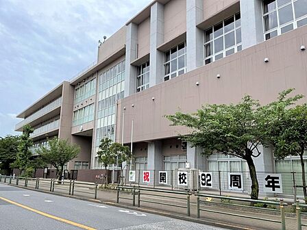 足立区立西新井小学校(516m)