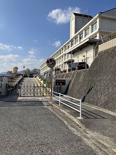 広島市立井口台小学校 490m