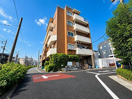 緑豊かな住宅地。※AI加工画像につき現状と異なります