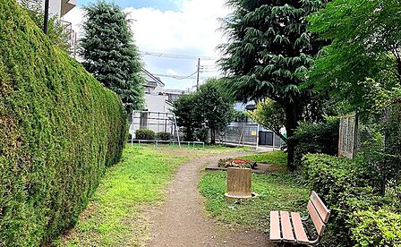 宮坂北小緑地 徒歩12分。 960m