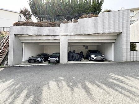 駐車場ももちろん完備しておりますのでお車所有の方にも心強いです。