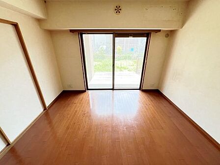家族団らんの場所としてゆったりと居心地の良いリビングです。