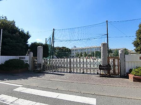 川崎市立登戸小学校まで約910m(徒歩12分)