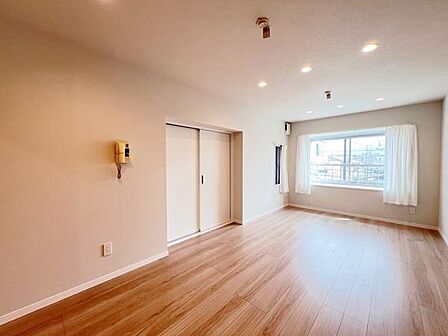 家族団らんの場所としてゆったりと居心地の良いリビングです。