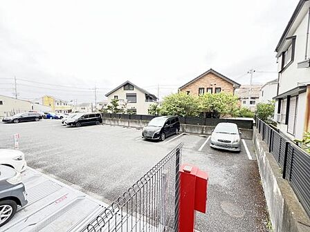 駐車場ももちろん完備しておりますのでお車所有の方にも心強いです。