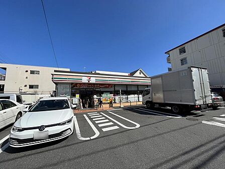 セブン-イレブン 多摩永山2丁目店まで約230m(徒歩3分)