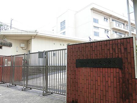 横浜市立市ケ尾小学校まで約1400m（徒歩18分）