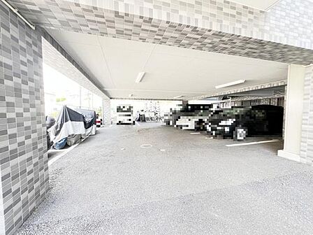 駐車場ももちろん完備しておりますのでお車所有の方にも心強いです。