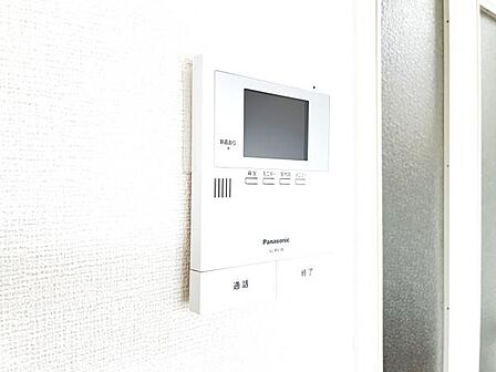訪問者を確認できるTVモニター付きインターフォンです。