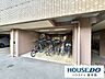 設備：屋根付きの駐輪スペースを設置。自転車を日常的に利用する際にも便利な共用設備です。