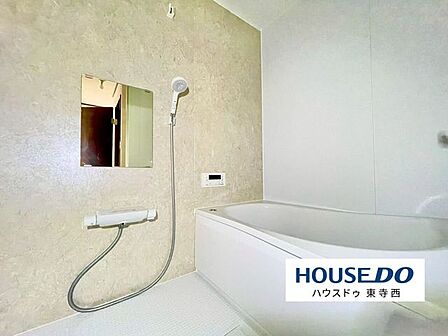 オートバスで快適な浴室。追焚機能付きで、一日の疲れをゆっくり癒せるくつろぎの空間です。