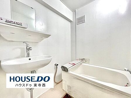洗面スペースと浴室がまとまった水回り。毎日使う場所だからこそ、シンプルで使いやすい空間です。