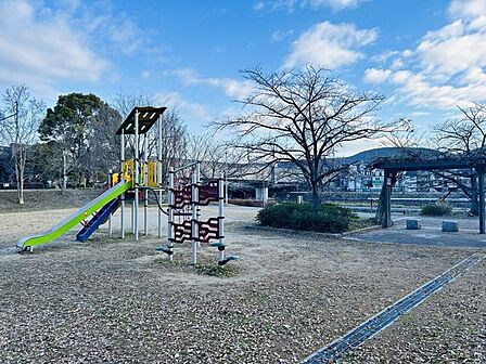 屋形町公園(ひかり公園) 360m