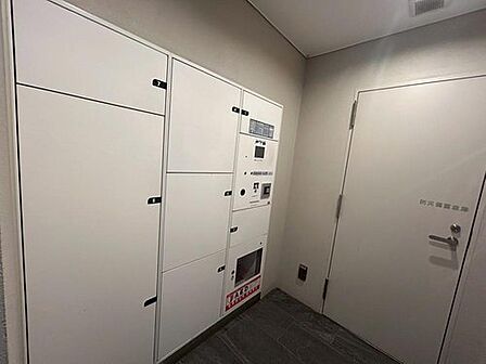 宅配BOX付きで不在時も安心の設備