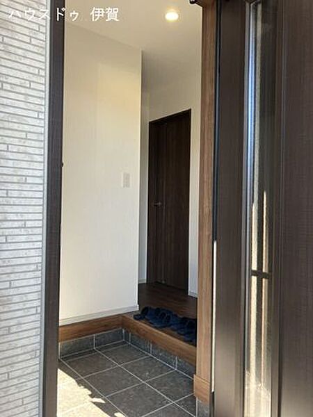 玄関を拡大表示